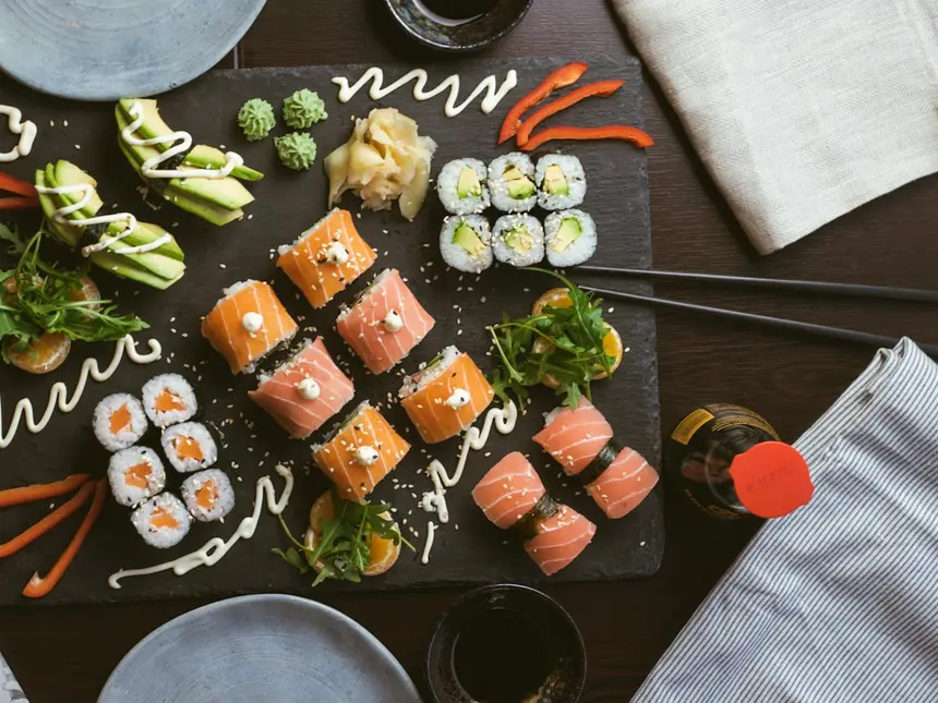 California Ebi — Camarón, palta y queso crema.
